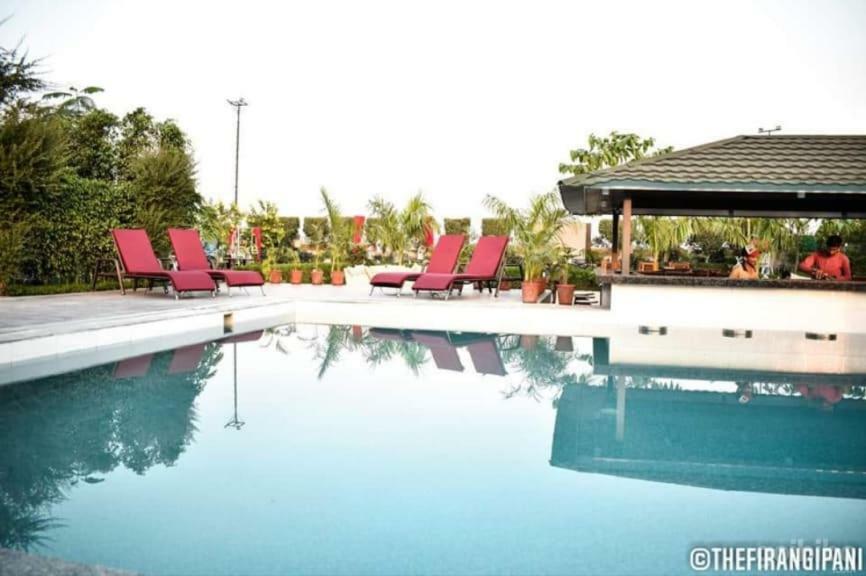 The Firangipani Country Resort Rājpura Eksteriør billede